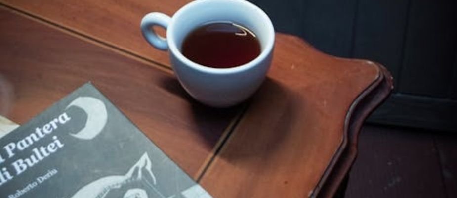 Chá para dormir: como transformar suas noites com rituais naturais