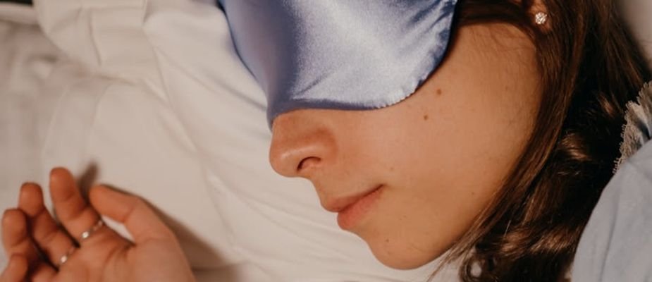 Qual lado certo de dormir? descubra como melhorar seu sono